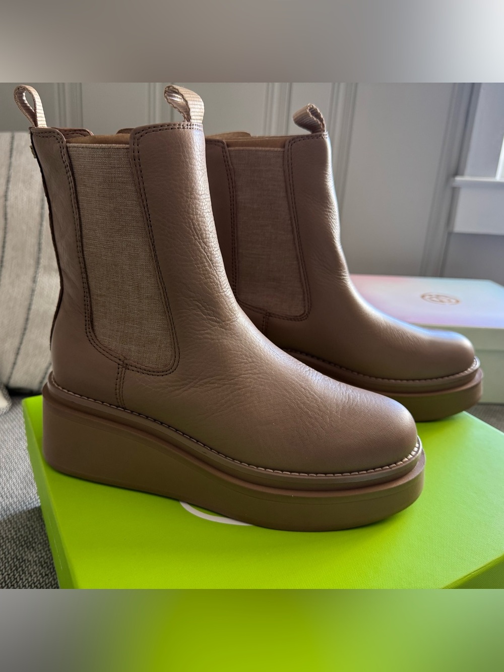 Sam Edelman Platform Chelsea Booties in Taupe Brown BRAND NEW